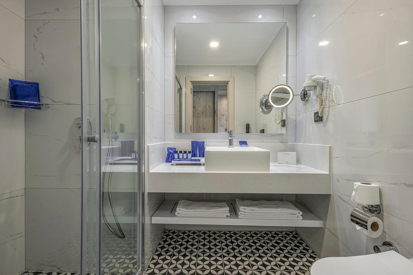 Berry Blue Hotels Side Esterno foto
