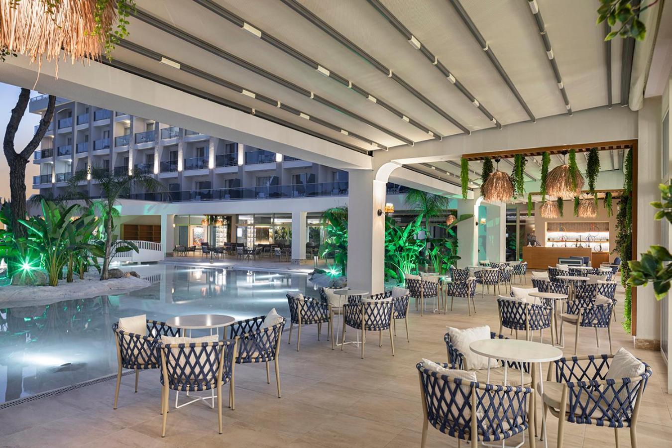 Berry Blue Hotels Side Esterno foto